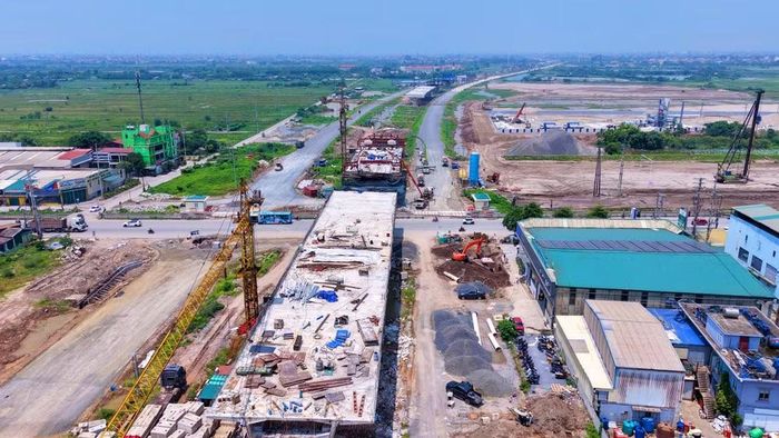 Nút giao Vành đai 4 với cao tốc Pháp Vân - Cầu Giẽ đang dần hiện rõ hình hài với hệ thống cầu vượt nhiều tầng