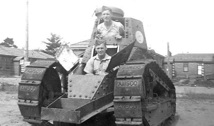 M1917 vì vậy có thể xem là điểm giao giữa công nghệ Pháp và năng lực công nghiệp Mỹ. Mỹ chưa tự tạo ra một thiết kế xe tăng hoàn toàn mới, nhưng đã biết cách tiếp nhận một thiết kế nước ngoài, điều chỉnh nó và đưa vào sản xuất trong nước.
