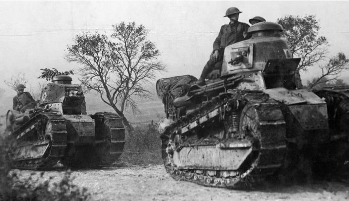 Renault FT khi đó đã chứng minh được giá trị trên chiến trường. Thiết kế của xe có thân tương đối nhỏ, kíp chiến đấu 2 người và tháp pháo xoay 360 độ.
