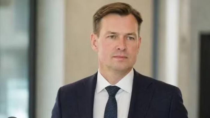 Bộ trưởng Quốc phòng Estonia Hanno Pevkur ngày 2/9 tuyên bố từ chức, sau khi Cơ quan Kiểm toán Quốc gia Estonia công bố những vấn đề trong hoạt động mua sắm trang thiết bị quân sự của Bộ Quốc phòng.
