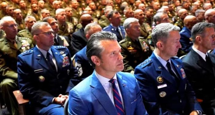 Theo ông Tillis, những hiểu biết về chiến tranh đang thay đổi nhanh chóng tại các chiến trường như Ukraine và Iran, khiến cách vận hành quân sự truyền thống không còn phù hợp.