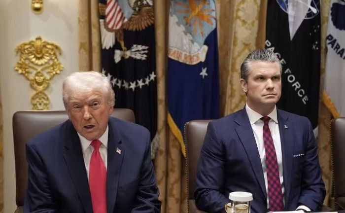 Thượng nghị sĩ này cho rằng, ông Hegseth đang tạo ra "khoảng trống lãnh đạo ở cấp cao nhất của quân đội" khi nhiều tướng lĩnh và quan chức cấp cao Bộ Quốc phòng bị sa thải hoặc từ chức trong 18 tháng qua.