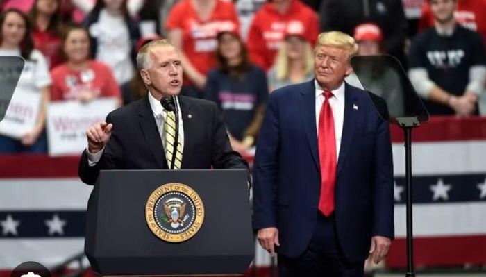Ông Tillis gần đây nhiều lần công khai chỉ trích một số chính sách của Tổng thống Trump. Tháng 6/2025, ông tuyên bố không tái tranh cử Thượng viện và sẽ kết thúc nhiệm kỳ vào tháng 1/2027.