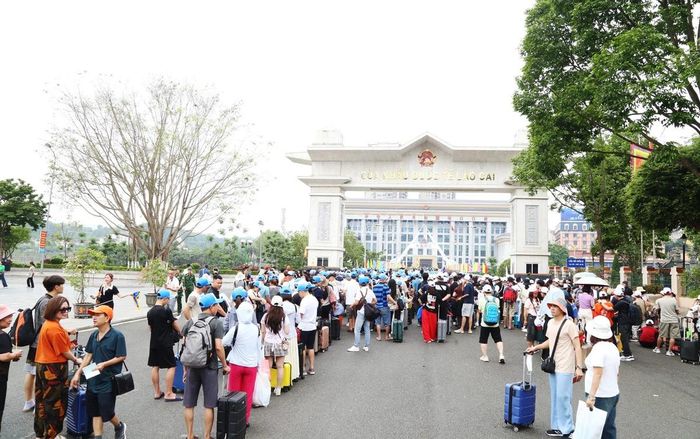 Trong dịp nghỉ lễ 2/9, có hơn 73.860 lượt người xuất nhập cảnh, tăng 52% so với cùng dịp năm trước. Ảnh: Cổng TTĐT Lào Cai.