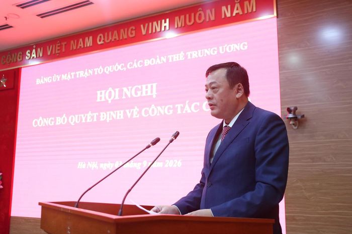 Đồng chí Nguyễn Huy Chí - Chánh Văn phòng Đảng ủy MTTQ, các đoàn thể Trung ương phát biểu nhận nhiệm vụ.