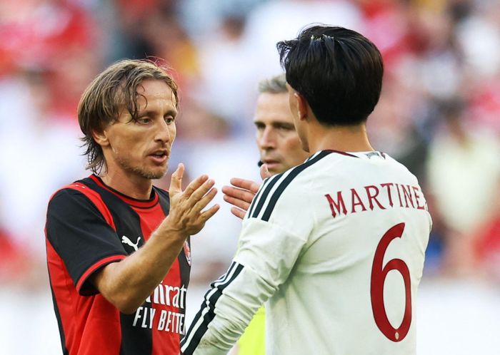 Lisandro Martinez và Matthijs de Ligt cần duy trì thể trạng ổn định nếu muốn giữ vị trí trong cuộc tái thiết tại Old Trafford.