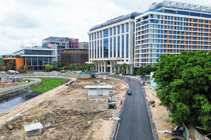  Ban Quản lý dự án đầu tư xây dựng hạ tầng đô thị TP.HCM cho biết đoạn đường thuộc gói thầu xây lắp số 3, một trong ba gói chính của dự án cải tạo rạch Xuyên Tâm. 