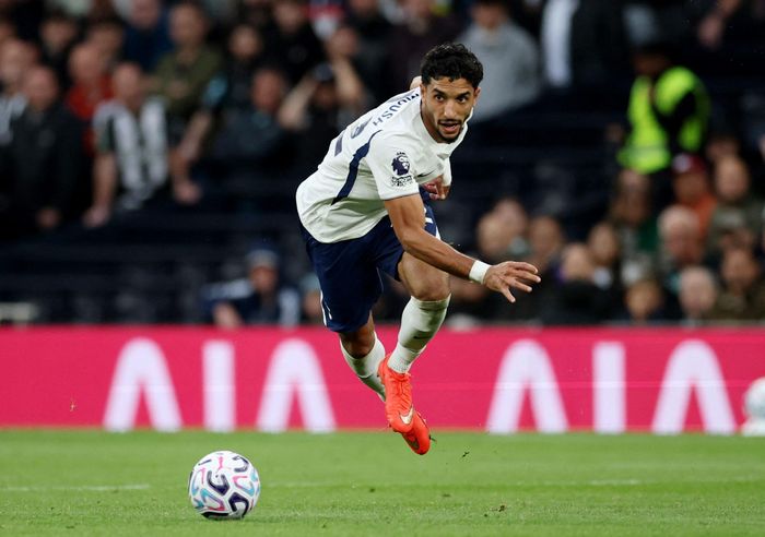  Omar Marmoush sang Tottenham khiến Erling Haaland gần như không còn một trung phong đúng nghĩa cạnh tranh hoặc chia sẻ khối lượng thi đấu tại Man City. 