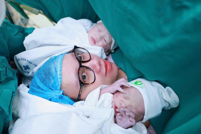 Cặp song sinh IVF chào đời khỏe mạnh ở tuần 37 sau thai kỳ nhiều thử thách. Ảnh: BVCC.