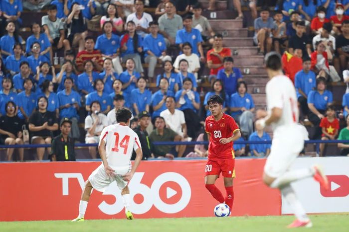  Để thua 2 trận liên tiếp, U20 Việt Nam mất quyền tự quyết trong việc giành vé đi tiếp đồng thời đối mặt với nguy cơ "xuống hạng". Ảnh: Nhật Đoàn. 