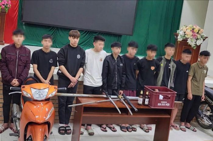 Các đối tượng và tang vật. Ảnh: Công an tỉnh Sơn La
