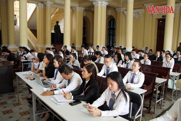Có tổng cộng hơn 130 luật sư tham gia bào chữa cho các bị cáo