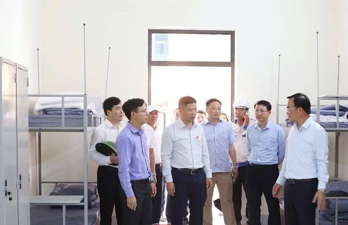 Đoàn công tác kiểm tra điều kiện phòng học, trang thiết bị phục vụ dạy và học trong năm học 2026 - 2027 tại các trường