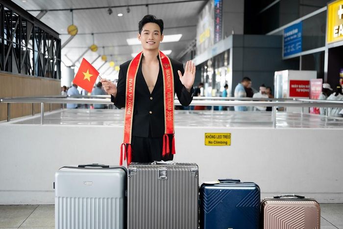 Nam vương Trần Tiến Dũng tại sân bay vào chiều 3.9.2026