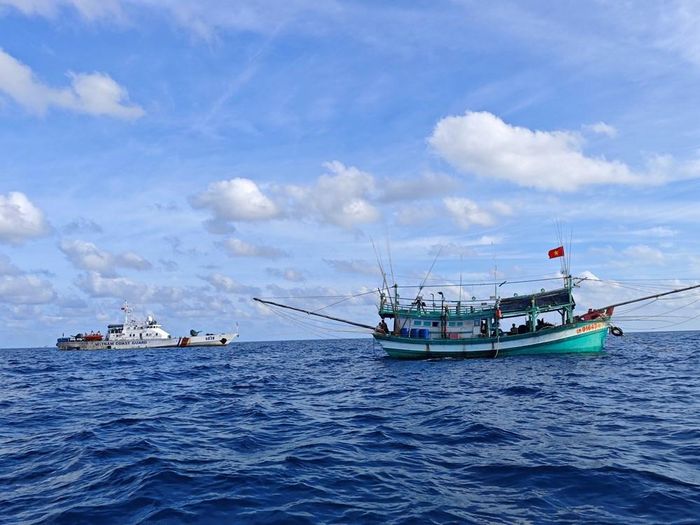 Tàu Cảnh sát biển 4038 đang tuần tra, kiểm soát