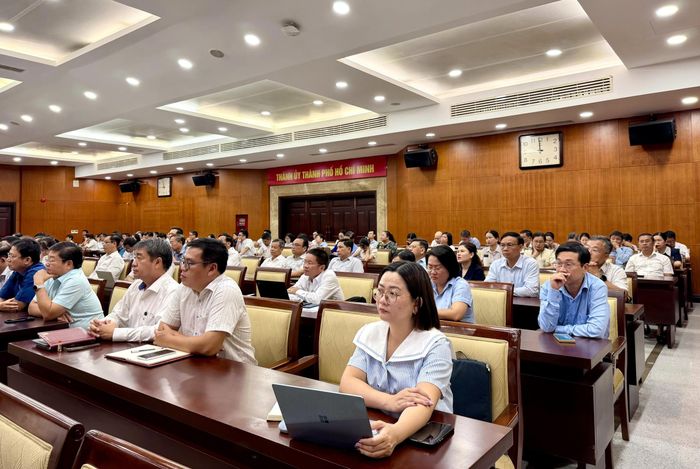 Đại diện các cấp ủy, tổ chức đảng trên địa bàn Thành phố Hồ Chí Minh tham dự Hội nghị tại điểm cầu Hội trường TP. Hồ Chí Minh. Ảnh: Mỹ Phương – TTXVN