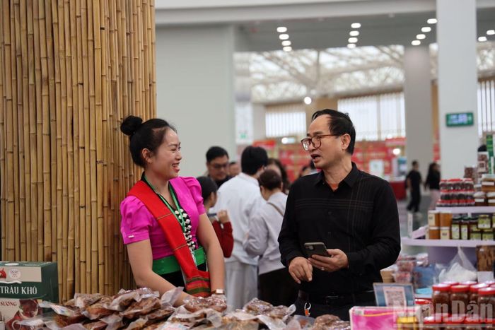 Cần xây dựng điểm gom, lịch đặt hàng, quy cách đóng gói và kế hoạch mùa vụ để giảm chi phí logistics nhưng vẫn giữ dấu ấn của từng cộng đồng.