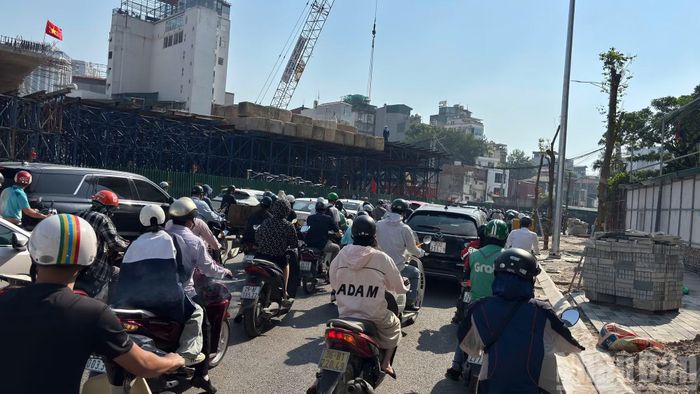 Lưu lượng phương tiện được dự báo tiếp tục tăng trong các khung giờ cao điểm những ngày đầu trở lại làm việc, khi người dân đồng loạt quay về thành phố và các hoạt động kinh tế, trường học, dịch vụ trở lại bình thường.