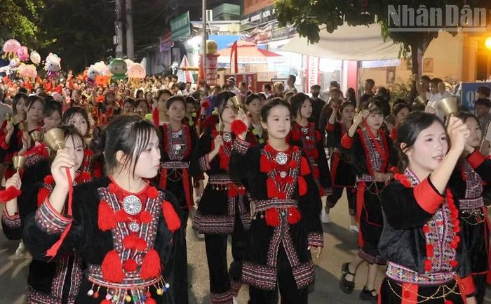 Tại xã Phù Yên đã diễn ra nhiều hoạt động văn hóa, văn nghệ, thể thao, trong đó có hoạt động đường phố, đã thu hút đông đảo người dân tham dự. (Ảnh: QUỐC TUẤN)