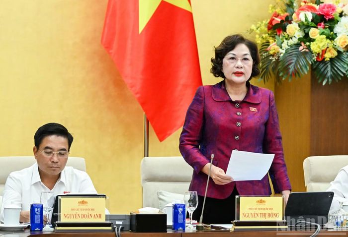 Phó Chủ tịch Quốc hội Nguyễn Thị Hồng điều hành nội dung cho ý kiến về dự án Luật sửa đổi, bổ sung một số điều của Luật Chứng khoán. (Ảnh: DUY LINH)