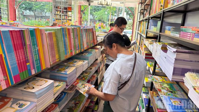 Những cuốn sách còn thiếu trở thành “mảnh ghép” khiến cả bộ sách chưa thể hoàn chỉnh.