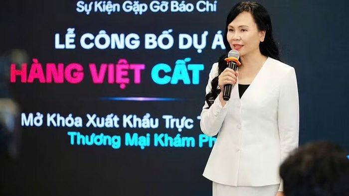 Bà Lê Hoàng Oanh, Cục trưởng Cục Thương mại điện tử và Kinh tế số, Bộ Công thương, phát biểu tại lễ công bố. (Ảnh: Ban tổ chức cung cấp)