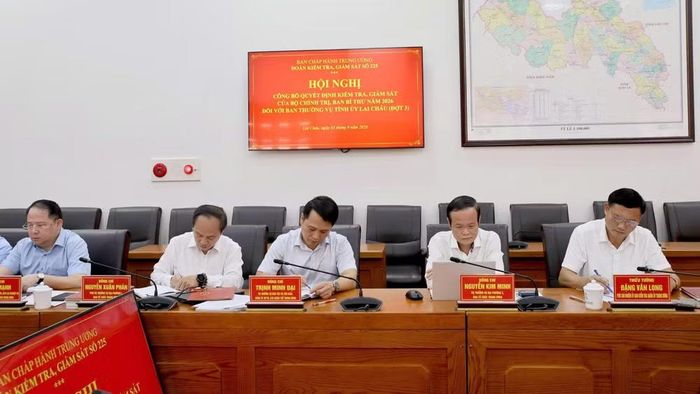 Các thành viên Đoàn công tác tại buổi làm việc với Ban Thường vụ Tỉnh ủy Lai Châu. (Ảnh: Trần Tuấn)