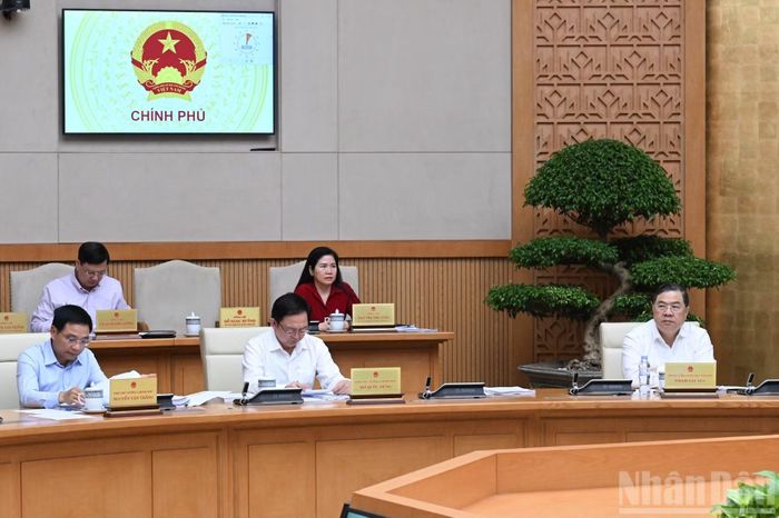 Các thành viên Chính phủ tham dự Phiên họp Chính phủ thường kỳ tháng 8 năm 2026.