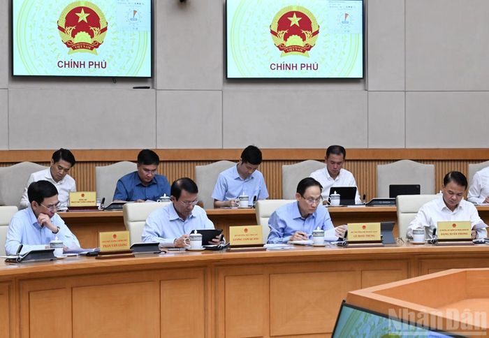 Các thành viên Chính phủ tham dự Phiên họp Chính phủ thường kỳ tháng 8 năm 2026.