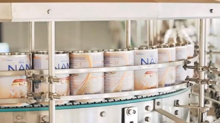 Hệ thống sản xuất khép kín bên trong nhà máy Nestlé được giám sát chất lượng ở mọi công đoạn. (Nguồn ảnh: Nestle)
