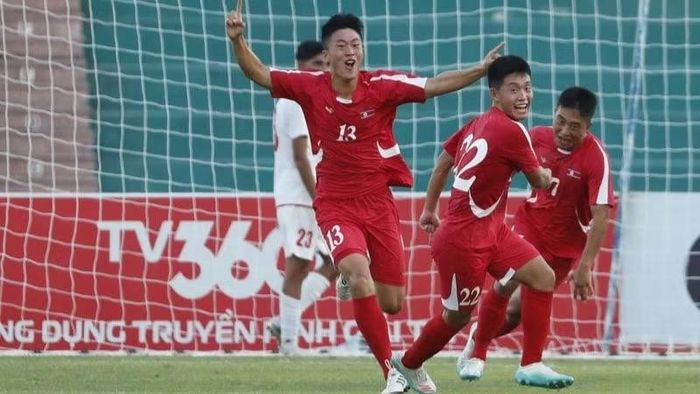 Các cầu thủ U20 Triều Tiên ăn mừng bàn thắng ở những phút bù giờ. (Ảnh: AFC)