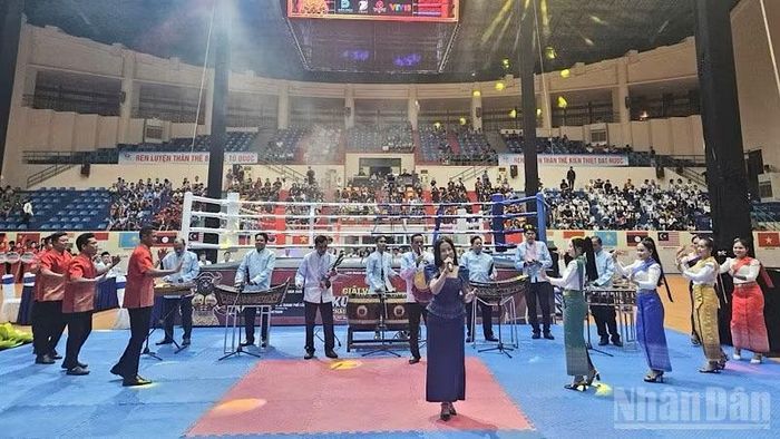 Biểu diễn nghệ thuật truyền thống Khmer tại lễ khai mạc. (Ảnh: THANH TÂM)