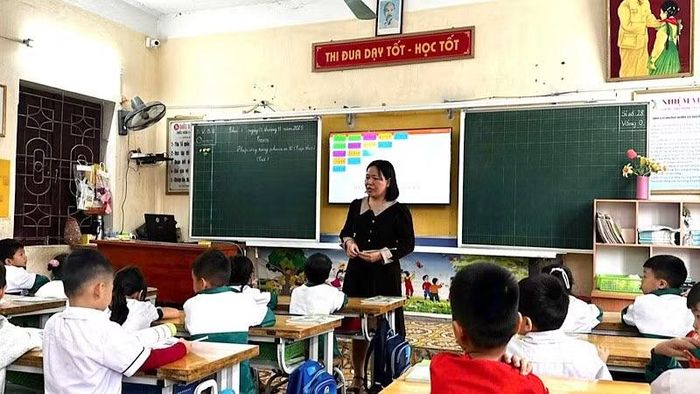 Một giờ học của cô và trò Trường Tiểu học An Phụ, phường Trần Liễu, Hải Phòng. (Ảnh: nhandan.vn)