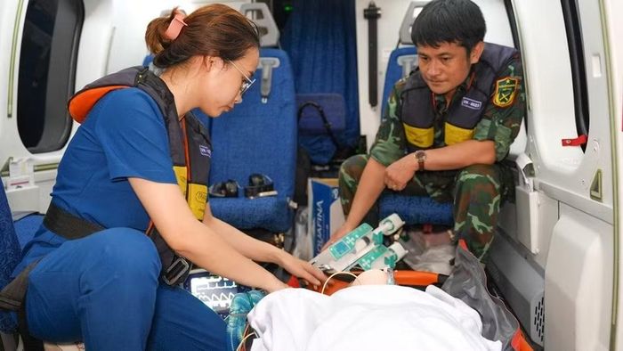 Bệnh nhân được đưa về Bệnh viện Quân y 175 an toàn bằng trực thăng để tiếp tục điều trị. (Ảnh: BVCC)