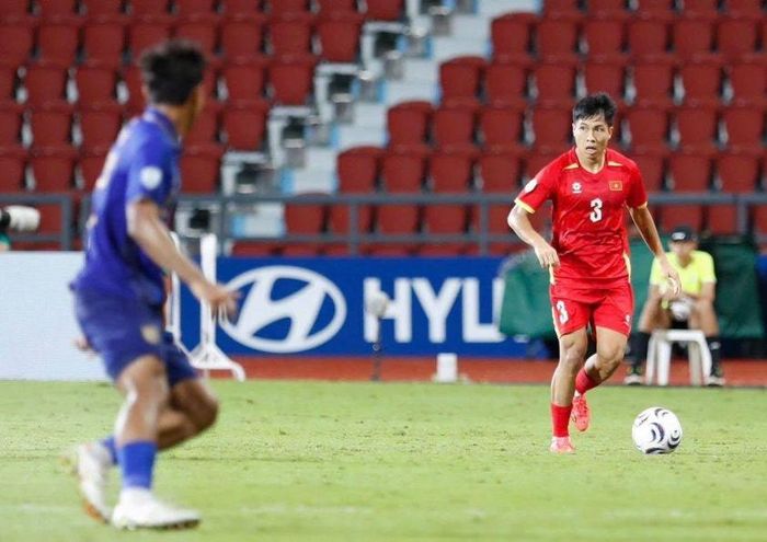 Văn Vĩ (áo đỏ) nhiều khả năng vắng mặt tại FIFA ASEAN Cup. Ảnh: Câu lạc bộ Thép Xanh Nam Định