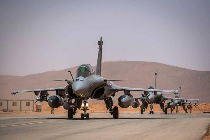  Chương trình mua sắm tiêm kích Rafale của Ai Cập bắt đầu từ tháng 2-2015, khi Cairo trở thành khách hàng xuất khẩu đầu tiên của loại máy bay này với đơn hàng 24 chiếc. Ảnh: Không quân Pháp 