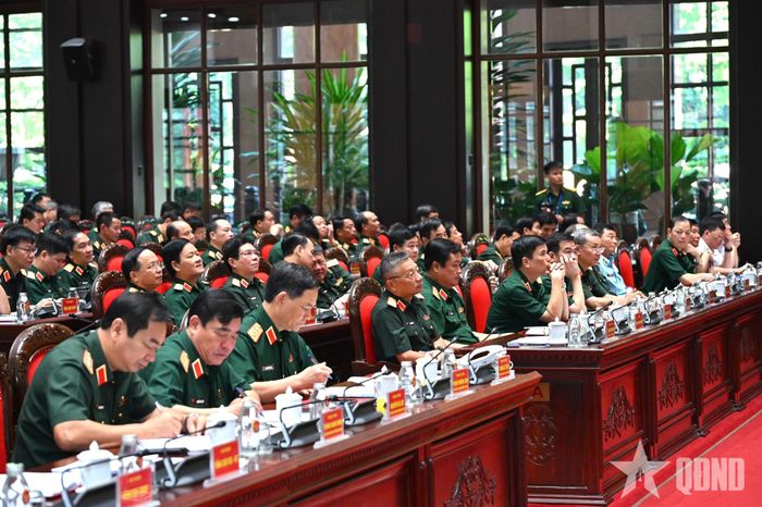  Các đại biểu dự hội nghị tại điểm cầu Hội trường Bộ Quốc phòng. Ảnh: HOÀNG VIỆT