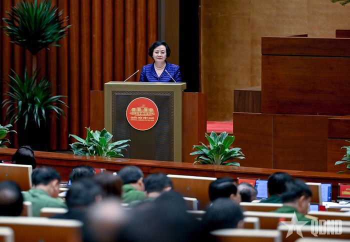 Đồng chí Phạm Thị Thanh Trà, Bí thư Trung ương Đảng, Phó thủ tướng Chính phủ truyền đạt chuyên đề chuyên đề tại hội nghị. Ảnh: TRỌNG HẢI