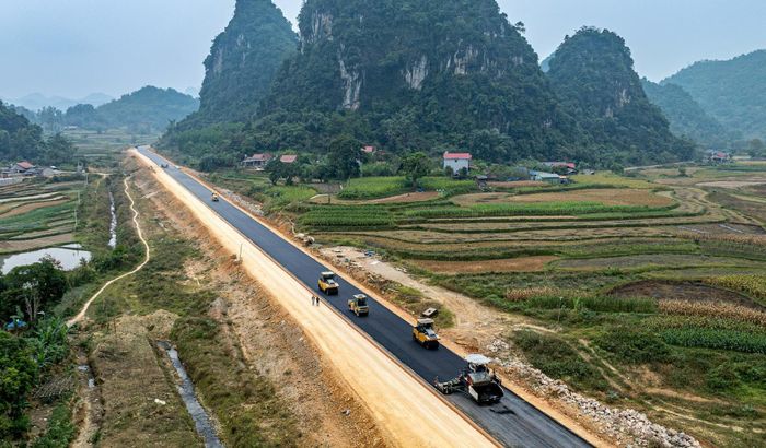 Thi công dự án cao tốc Đồng Đăng - Trà Lĩnh. Ảnh: HUY VŨ