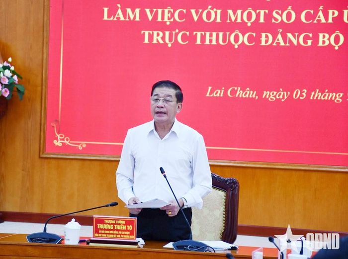  Thượng tướng Trương Thiên Tô phát biểu tại buổi làm việc. 