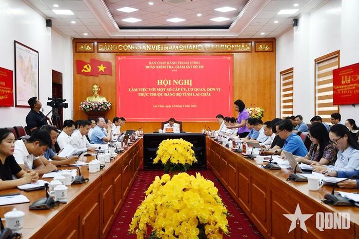  Quang cảnh buổi làm việc.