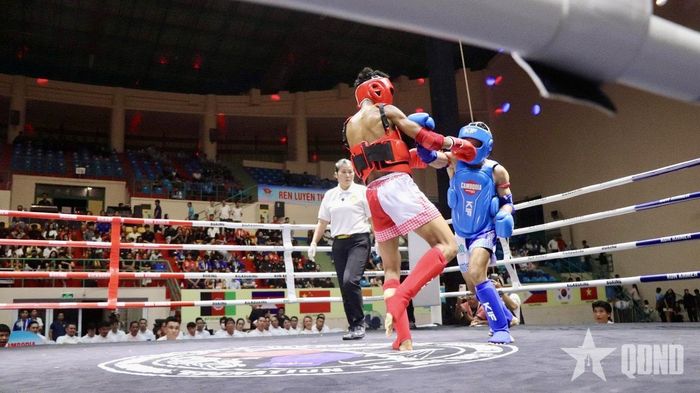 Các vận động viên tranh tài.