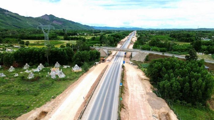 Một số đoạn còn vướng mặt bằng ở Huế.