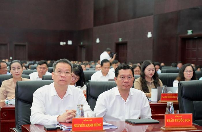 Các đồng chí lãnh đạo thành phố dự hội nghị tại điểm cầu Đà Nẵng