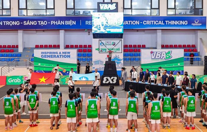 24 đội nam, nữ đến từ 15 trường đại học tại Hà Nội.