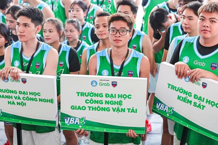 Các đội bóng tham dự giải đấu.