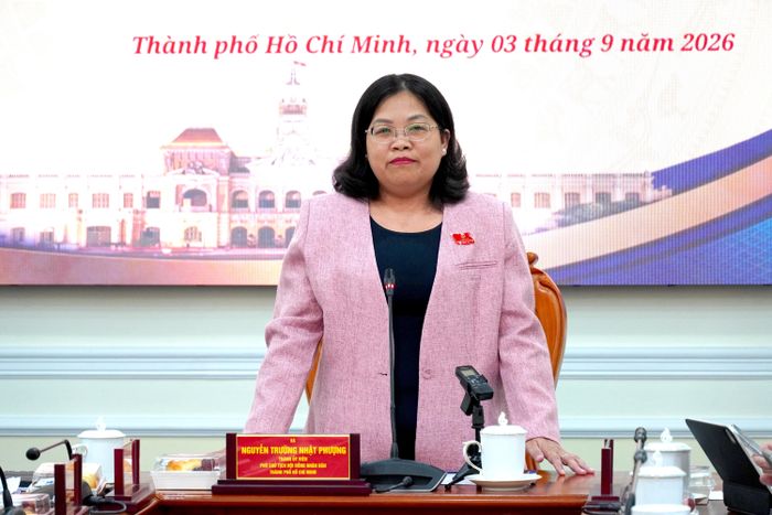  Phó Chủ tịch HĐND TPHCM Nguyễn Trường Nhật Phượng điều hành phiên giải trình 