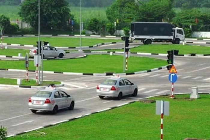 Sát hạch lái xe từ 1/3/2027 - khoảng cách an toàn là bài thi bắt buộc.