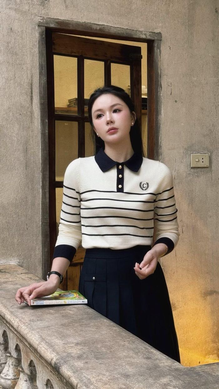 Thu Trang là bà xã của diễn viên Tuấn Mõ, sinh năm 1996, quê Lạng Sơn. Nam diễn viên được khán giả VTV biết đến qua nhiều bộ phim như Cuộc đời vẫn đẹp sao, Người một nhà và từng góp mặt trong Táo quân 2024. Sau khi đón con đầu lòng, cuộc sống của cặp đôi tiếp tục nhận được sự quan tâm từ người hâm mộ. Ảnh: FB Vũ Thị Thu Trang