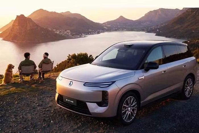 BYD Denza N8 sẽ sớm được bán tại thị trường Trung Quốc, hứa hẹn giúp thương hiệu này cải thiện doanh số. Theo China EV DataTracker, Denza đã giao 18.060 xe tại Trung Quốc trong tháng 7/2026, tăng 69% so với cùng kỳ năm trước.